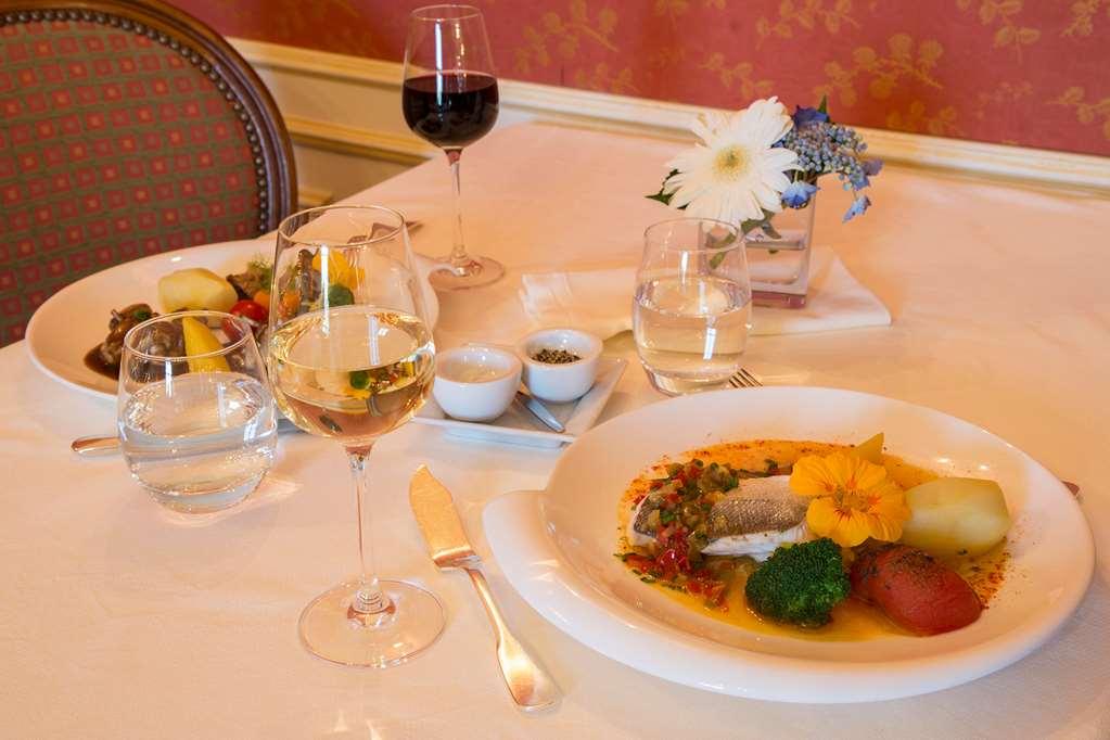 Clos De Vallombreuse, The Originals Relais Douarnenez Restaurant photo